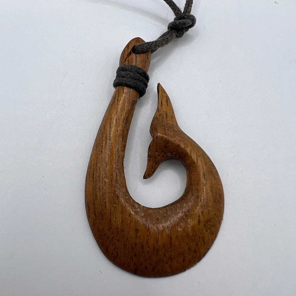 Hawaiian Makau Fish Hook Wood Pendant Necklace Hand Carved Adjustable Cord